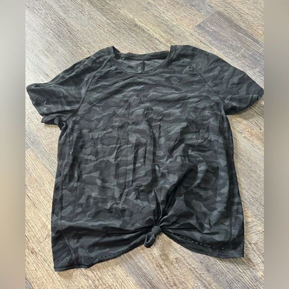 Lululemon shirt #17  - Picture 1 of 4